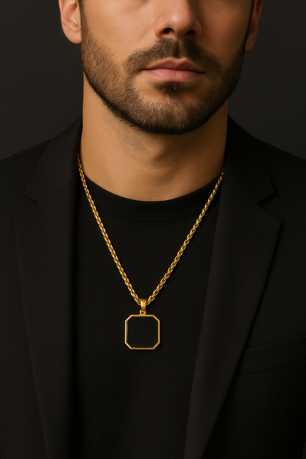 Collar Octavus Gold lifestyle cuello hombre acero dorado New Concept Chile
